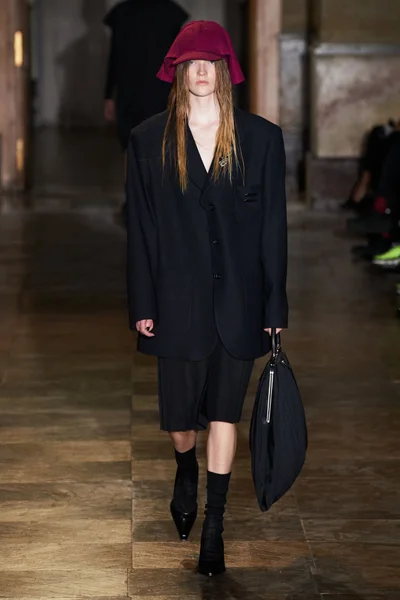 Look 10